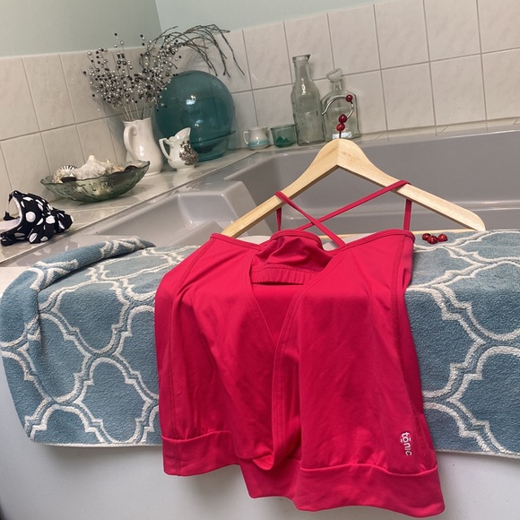 🌺🌺🌺TONIC TANK TOP SIZE SMALL COLOUR BERRY RED, RARELY WORN, LIKE NEW! - Picture 2 of 13